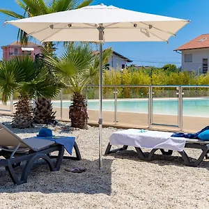 https://michelangelo-with-swimming-pool-and-terrace-in-borghetto.hotelitalianriviera.com