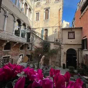Corte Del Doge Di Rialto Venice